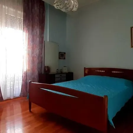 το σπίτι της μυρσίνης *